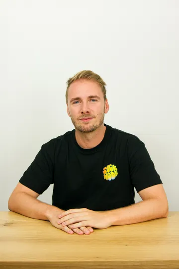 staff_photo_alexander_mombeck